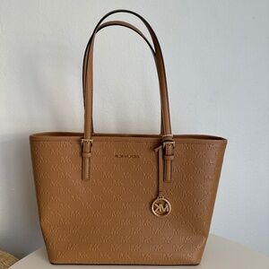 ❌Sold❌ Michael Kors NWT Jet Set Tote Bag in Excellent Condition